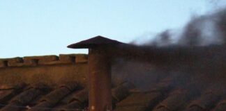 Conclave, la prima fumata è nera. Domani 4 votazioni