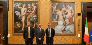 Camera, nuovo allestimento nella Sala Aldo Moro. Al centro due tele restaurate di Carracci dedicate al tema giubilare della speranza