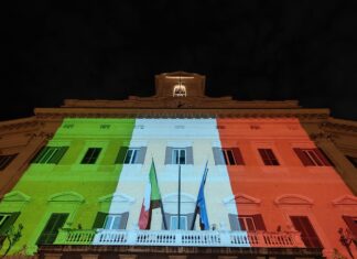 Giornata dell’Unità Nazionale e delle Forze Armate, Montecitorio si illumina con il tricolore nazionale