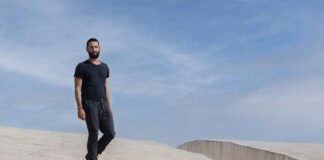 Vasco Brondi torna in concerto nell’estate 2025 con quattro atti unici