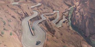 Lo sguardo incantato del viaggiatore nel Realismo paesaggistico di Cédric Visser road to dades