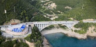 Ferragosto 2025: 12 milioni in viaggio, bollino rosso anas viabilità ponte