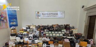 Foligno, blitz della Finanza: sequestrati 2.300 articoli contraffatti sequestro foligno