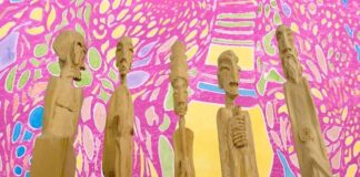 La fusione tra fluidità evanescente dell’anima e solidità protettiva delle antiche spiritualità primitive nelle opere di Achao e Lars von KFL sculture totem tele libere