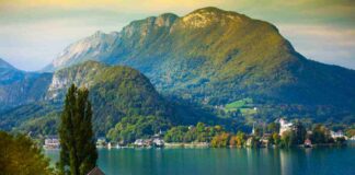 Sembra un film: il luogo segreto delle Alpi con un castello magico e un lago turchese unico al mondo Annecy