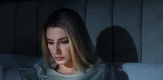 La rivoluzione anti-schermo: i trucchi virali per liberarsi dalla dipendenza da smartphone Dipendenza da smartphone