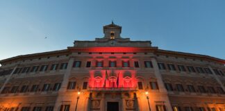Giornata Mondiale della lotta contro l’Aids, Montecitorio si illumina di rosso