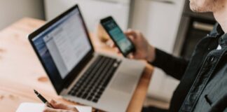 La truffa del codice WhatsApp è tornata: ti fregano fingendosi amici, ecco come difenderti Pc e smartphone