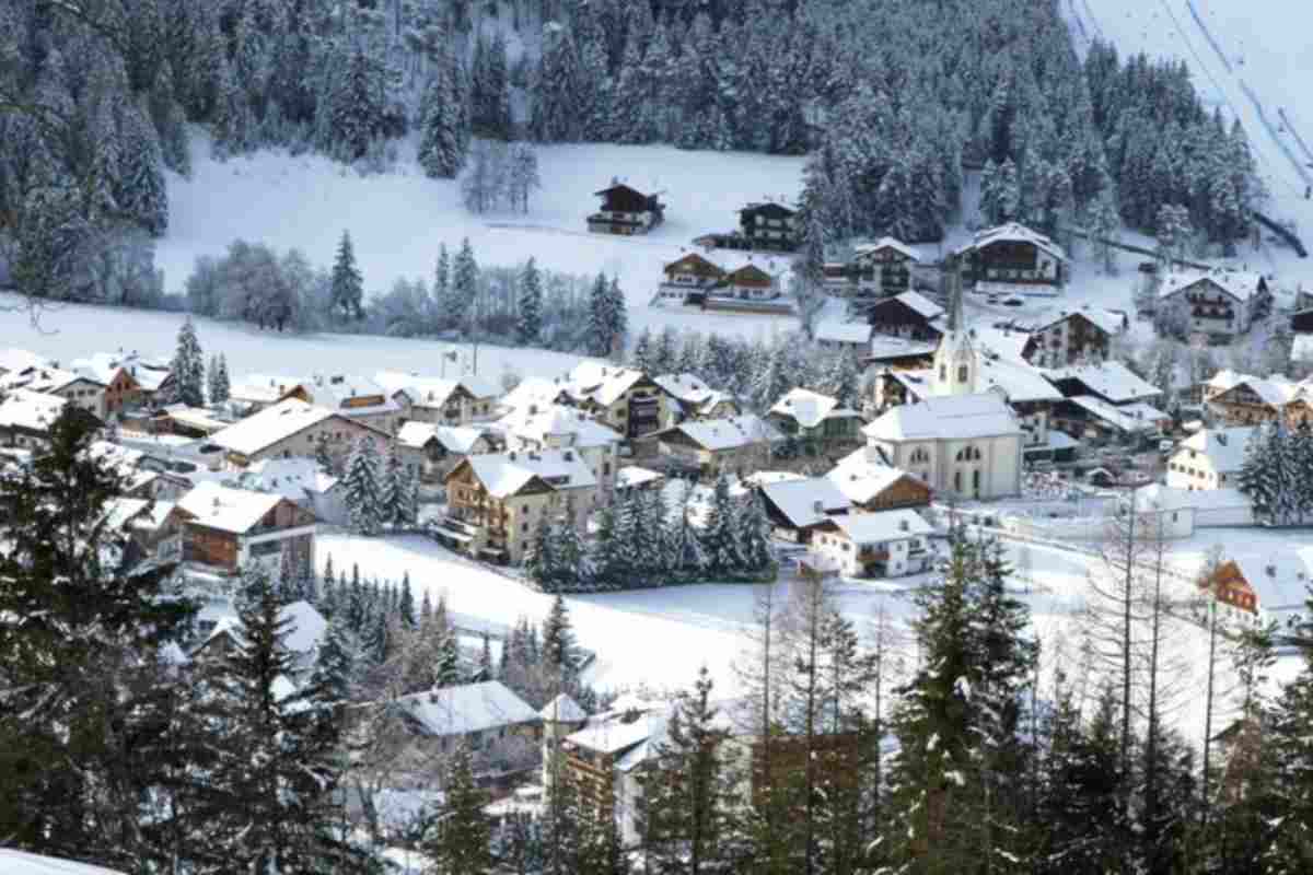 La cultura ladina, con radici che affondano ben prima dell’Età del Bronzo, è ancora oggi un patrimonio vivo e condiviso da circa 40.000 persone.