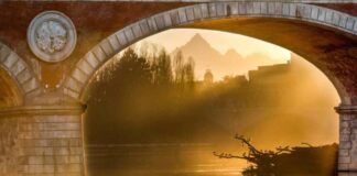 La chiamano “la piccola Parigi italiana”, ogni vicolo è un dipinto: questa è la stagione perfetta per visitarla Piccola Parigi italiana