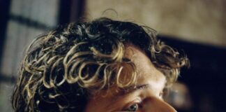 “Antologia della vita e della morte”, il titolo del nuovo album di Irama irama mano