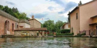 Case di pietra tra canali e sorgenti: questo è il “borgo dei ruscelli” ed è un vero gioiello Borgo acqua