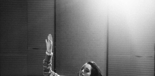 Levante torna con “Sono Blu”: nuovo singolo elettronico e tour nei club dal 2026 artwork sono blu levante