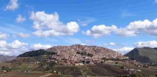 Case di pietra e stradine: per il The Guardian questo borgo è una gemma nascosta in Italia