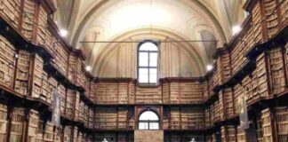 Pochi sanno che esiste ed è gratis: la biblioteca pubblica più antica di Roma è un capolavoro da visitare subito Fondata nel 1604 dal vescovo agostiniano Angelo Rocca, la biblioteca rappresenta non solo un luogo di conservazione