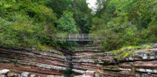 Rocce rosse mozzafiato, il luogo italiano che sembra il Grand Canyon: spettacolo unico Grand Canyon Italiano