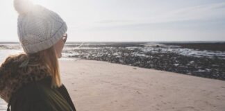 Altro che estate, d’inverno queste 5 spiagge diventano pura magia: mare cristallino e panorami mozzafiato Mare d'inverno, destinazioni