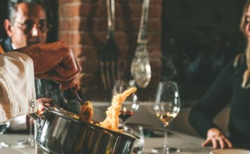 12 creazioni “one bite” e lo spettacolo della cucina dal vivo: nasce lo Chef’s Table di Adagio