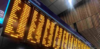 Segna in rosso questa data, Italia spezzata in due: sarà impossibile prendere il treno Tabellone stazione