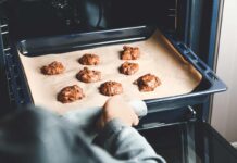 Come pulire la teglia senza rovinarla: il segreto naturale delle nonne che nessuno conosce Teglia forno