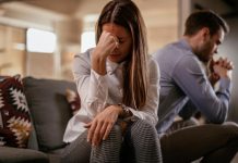 Baci Perugina lancia la Connection Box: il gioco di coppia che riaccende il dialogo a San Valentino 2026 coppia triste