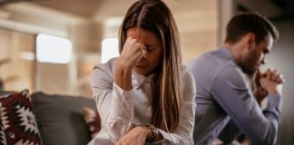 Baci Perugina lancia la Connection Box: il gioco di coppia che riaccende il dialogo a San Valentino 2026 coppia triste