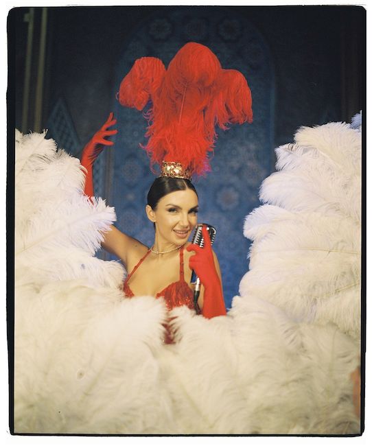 Elettra Lamborghini torna a Sanremo: online il videoclip di “Voilà”