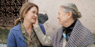 Dal 24 marzo in sala “A mamma non piace”, opera postuma di Gianni Leacche