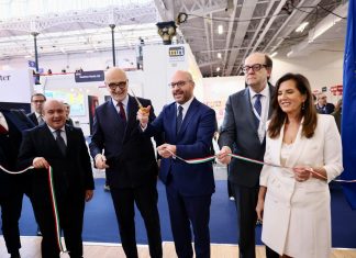Fontana inaugura lo stand Italia alla London book fair: “Libro tesoro prezioso, lettura opportunità da coltivare”