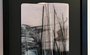 La pittura su vetro di Eva Edler, quando la trasparenza accoglie la magia del silenzio eleganza frit