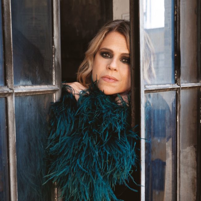 Tosca lancia il nuovo singolo “Io non esisto senza te” con Maria Bethânia