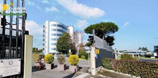 Napoli, operazione contro maxi-truffe informatiche sede guardia di finanza