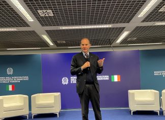 Vinitaly, Giansanti: “Necessarie misure anti-crisi a tutela del settore vino”