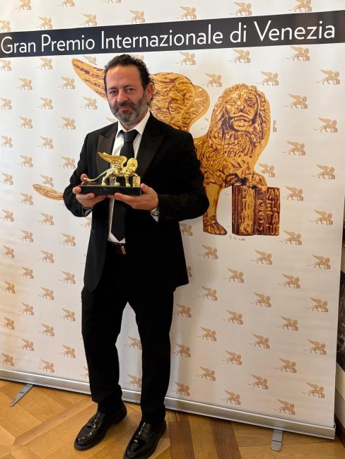 sal da vinci leone d8217oro al suo truccatore il look maker di buccino giovanni sciarrillo da Lopinionista.it sal da vinci leone d8217oro al suo truccatore il look maker di buccino giovanni sciarrillo