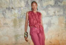 Liviana Conti PE 2026: il rosso come dichiarazione di identità