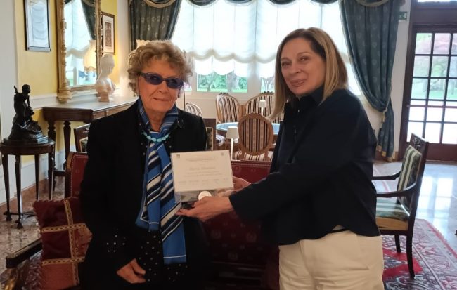 dacia maraini riceve il premio margherita hack alla pro biennale di venezia da Lopinionista.it dacia maraini riceve il premio margherita hack alla pro biennale di venezia