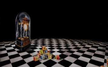 Le riflessioni Metafisico-surrealiste di Caline Travade, quando il tempo si intreccia ai ricordi di realtà parallele ere des jeux