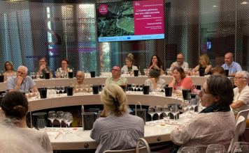 Bollicine fuori dagli schemi: i vini di The Wine Net conquistano la Cité du Vin di Bordeaux