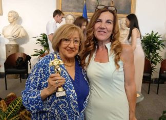 Antonia Tosini premiata in Campidoglio per la sua opera ispirata a Gaza antonia tosini e laura capone