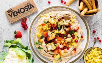 Un twist creativo per stupire a tavola: hummus di cavolfiore con mele caramellate hummus di cavolfiore