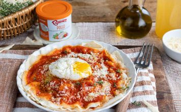 Pane frattau con uovo poché: la tradizione sarda incontra il gusto gourmet pane frattau uomo poché