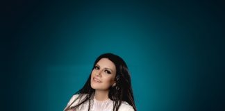 Laura Pausini si esibirà con Robbie Williams e Nicole Scherzinger alla cerimonia di chiusura dei Mondiali