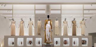 Al Metropolitan Museum of Art Bonaveri dà forma ai corpi di Costume Art classical body