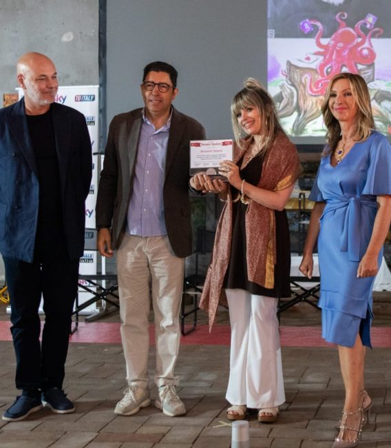 salvo nugnes consegna il premio spoleto arte ad alexandra yamuna da Lopinionista.it salvo nugnes consegna il premio spoleto arte ad alexandra yamuna