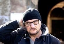 Beppe Frattaroli porta all’Aquila il viaggio di “Liberi nella Trappola”