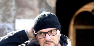 Beppe Frattaroli porta all’Aquila il viaggio di “Liberi nella Trappola”