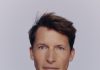 James Blunt pubblicherà il nuovo album “Airplane Mode” il 6 novembre