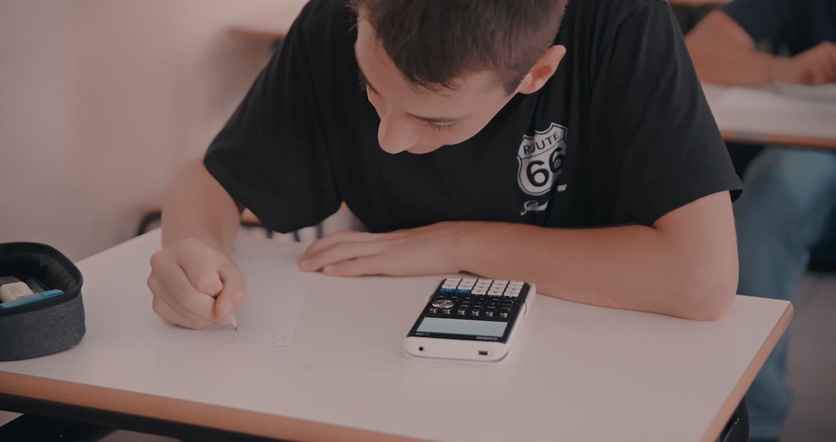 scuola al via i sei consigli dell8217esperto per scegliere la calcolatrice giusta da Lopinionista.it scuola al via i sei consigli dell8217esperto per scegliere la calcolatrice giusta