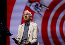 Travaglio in scena nei teatri con “Cornuti e contenti – Ma non sarà anche colpa nostra?”