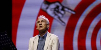 Travaglio in scena nei teatri con “Cornuti e contenti – Ma non sarà anche colpa nostra?”